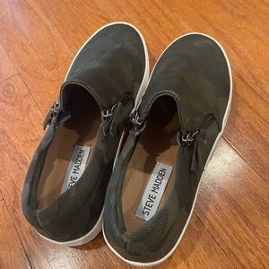 Steve Madden Slide On